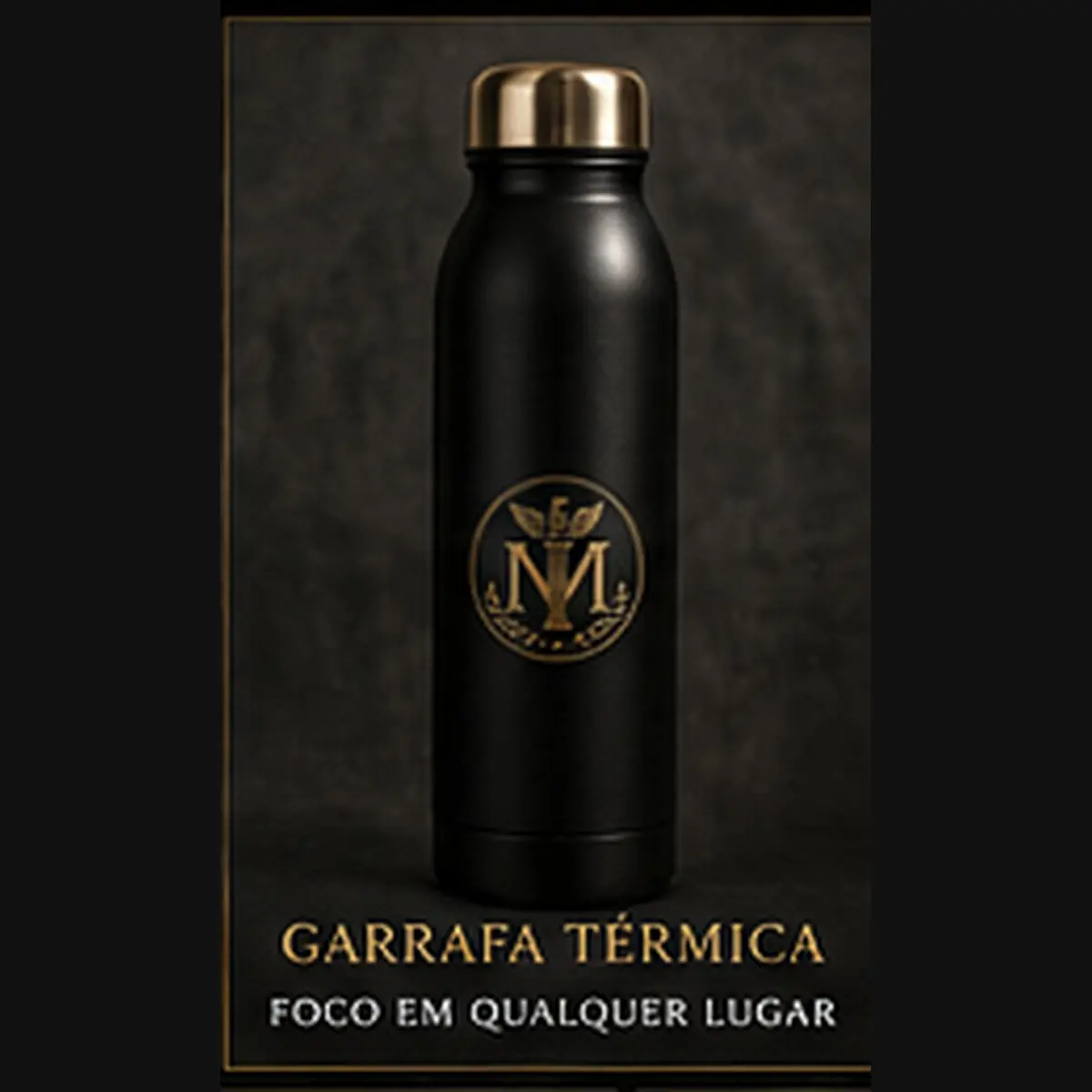 Garrafa preta Mentis com emblema dourado